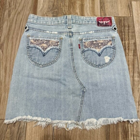 Levi's Jeans Denim Cut Off Skirt Paisley Patches Distressed - Picture 2 of 4